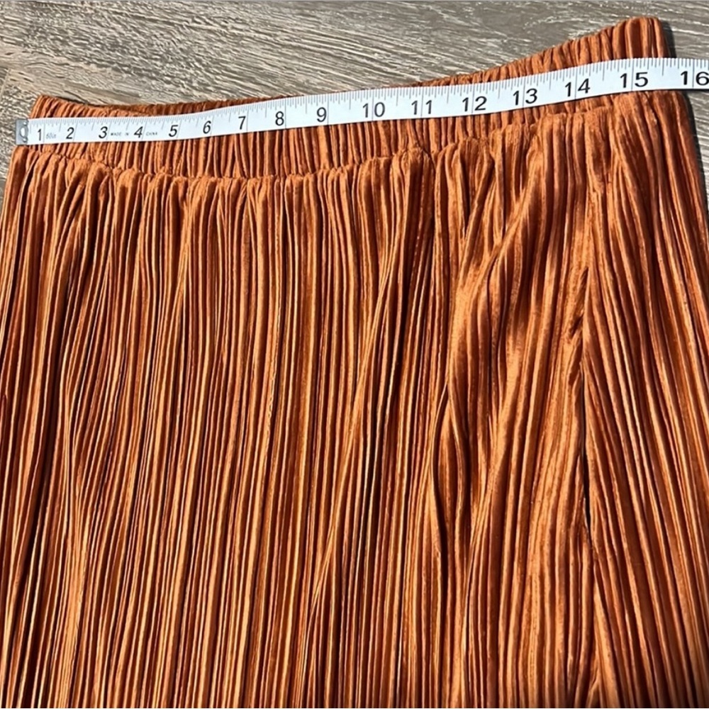 NEW Doe & Rae Pleated Suede Skirt in Rust Color Size Large - Picture 8 of 9